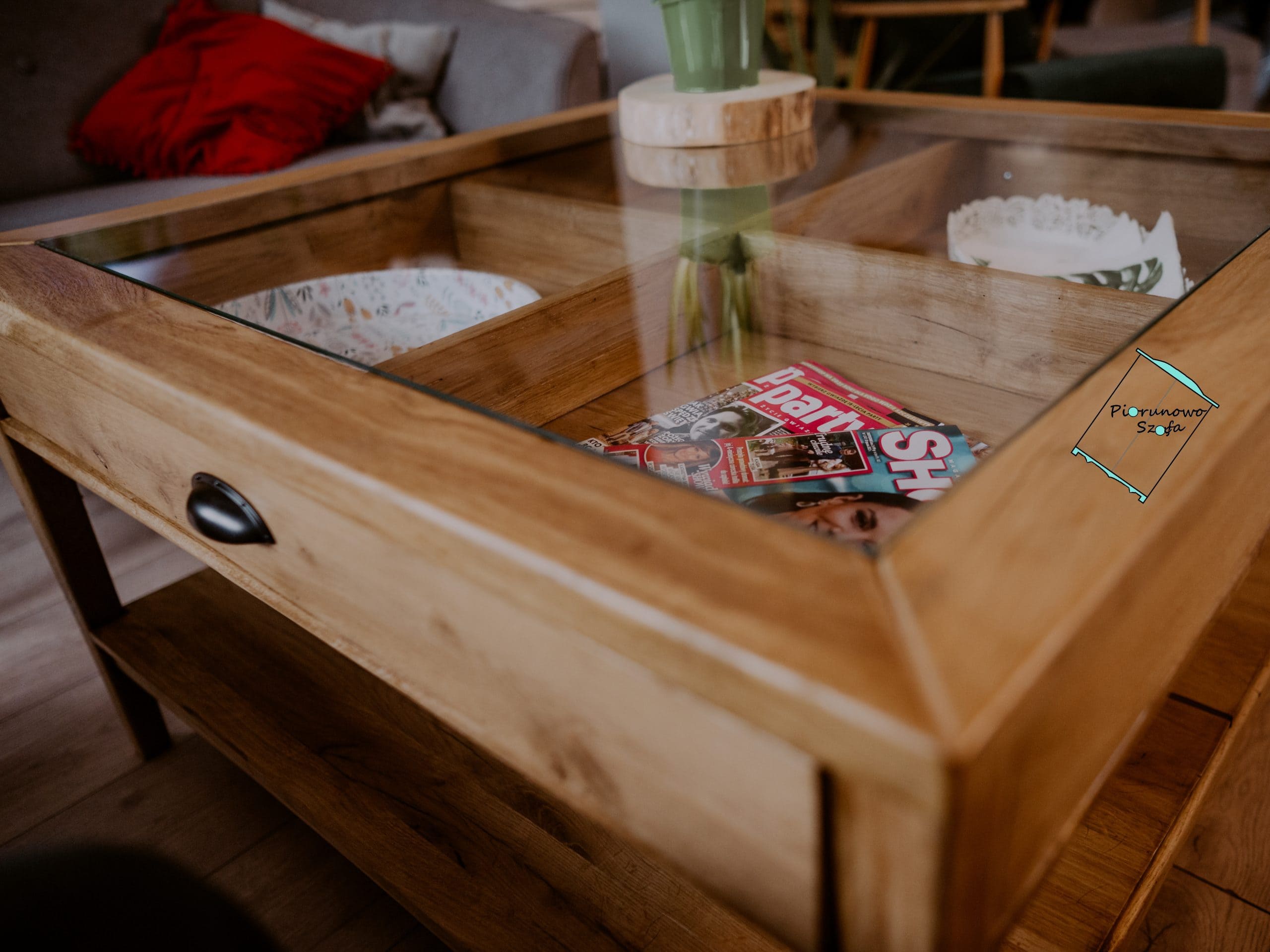 Stolik kawowy drewniany, dębowy lakierowany w stylu retro - obrazek 16