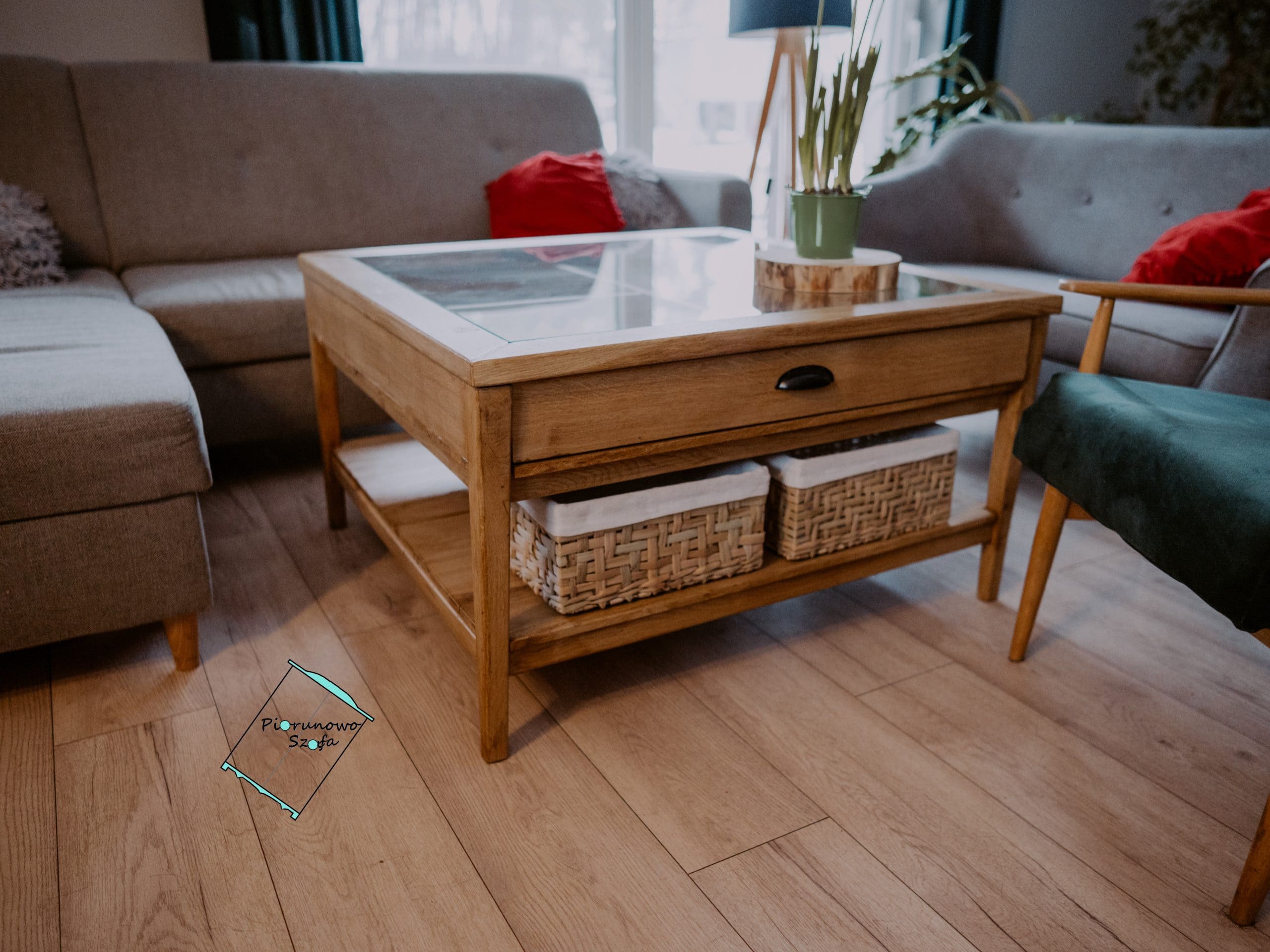 Stolik kawowy drewniany, dębowy lakierowany w stylu retro - obrazek 17