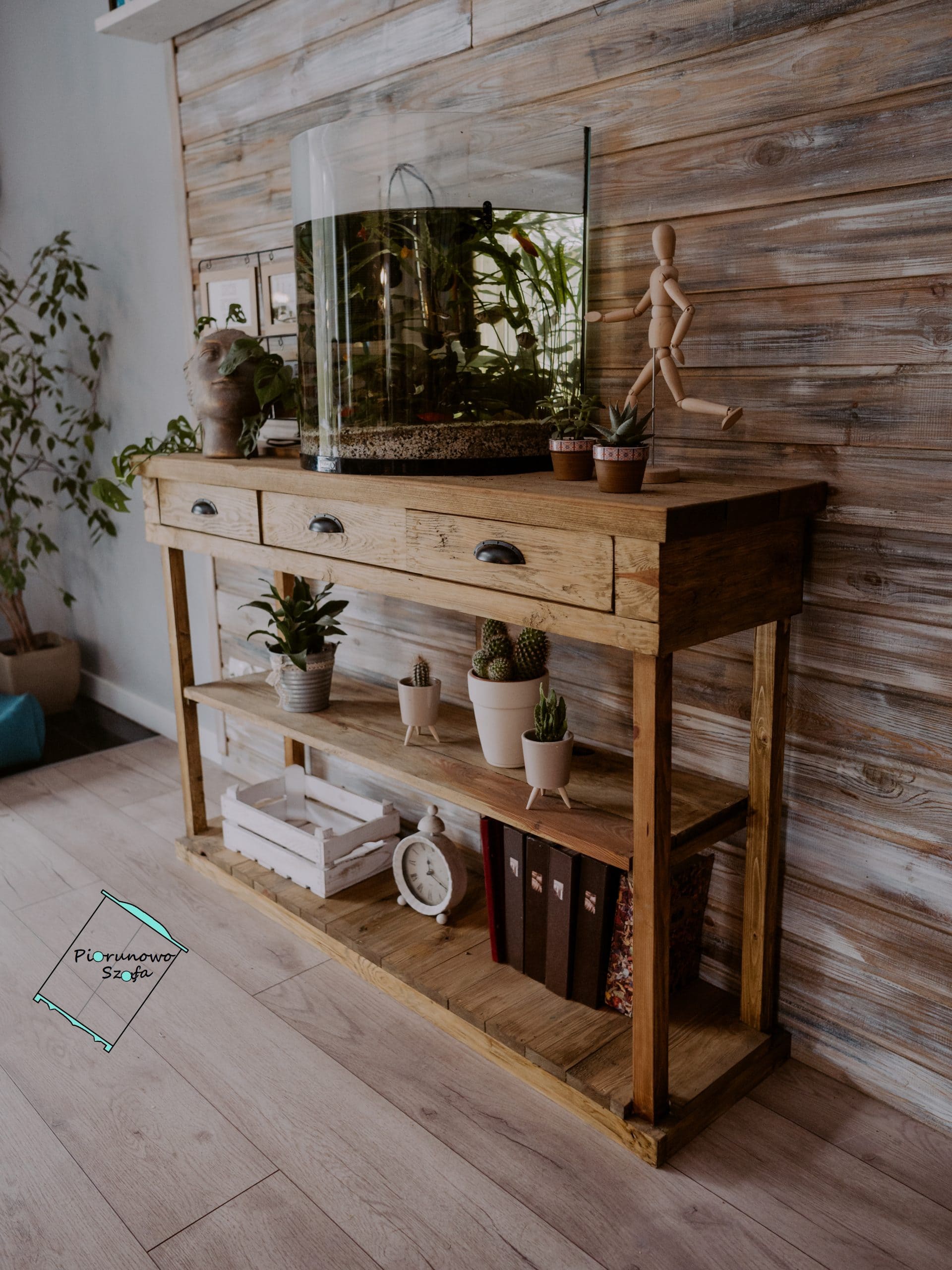 Komoda vintage z trzema szufladami do wnętrz