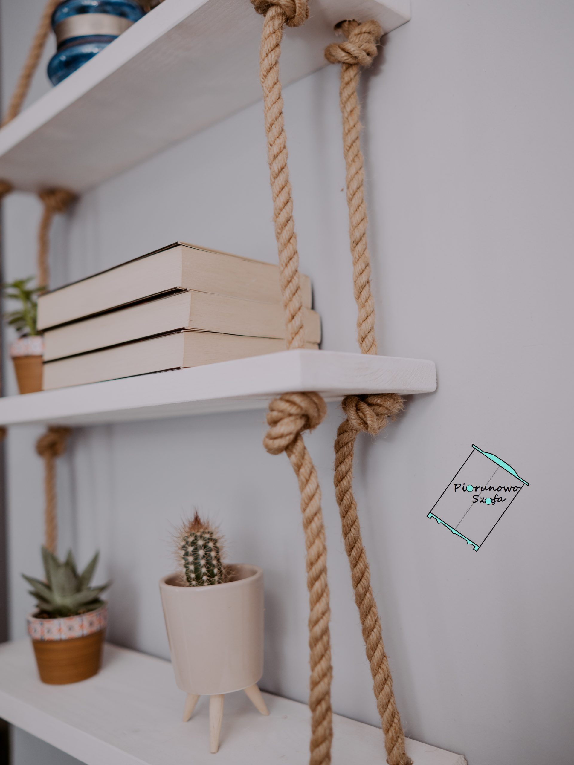 połka wisząca na linach jutowych biała