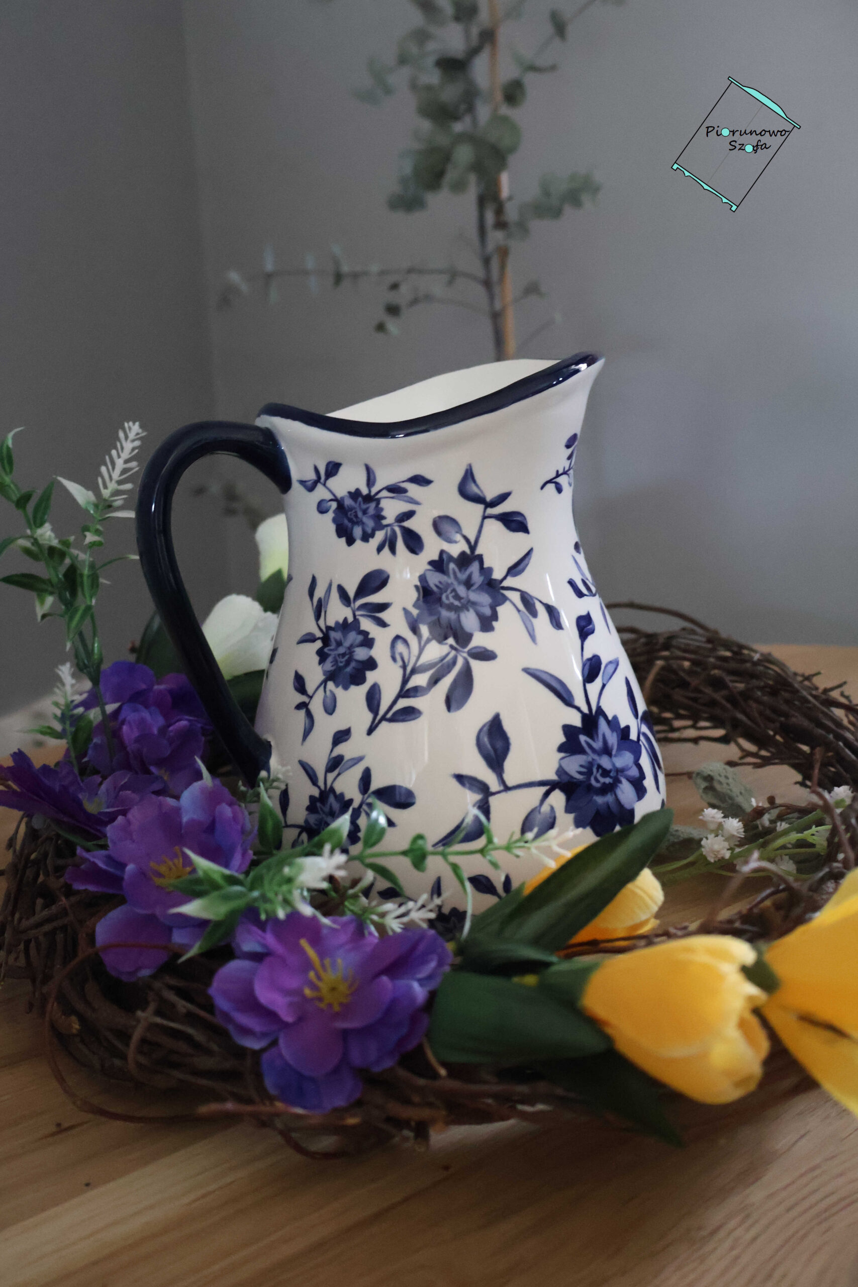 Ceramiczny Dzbanek w Stylu Vintage z Kwiatowym Wzorem