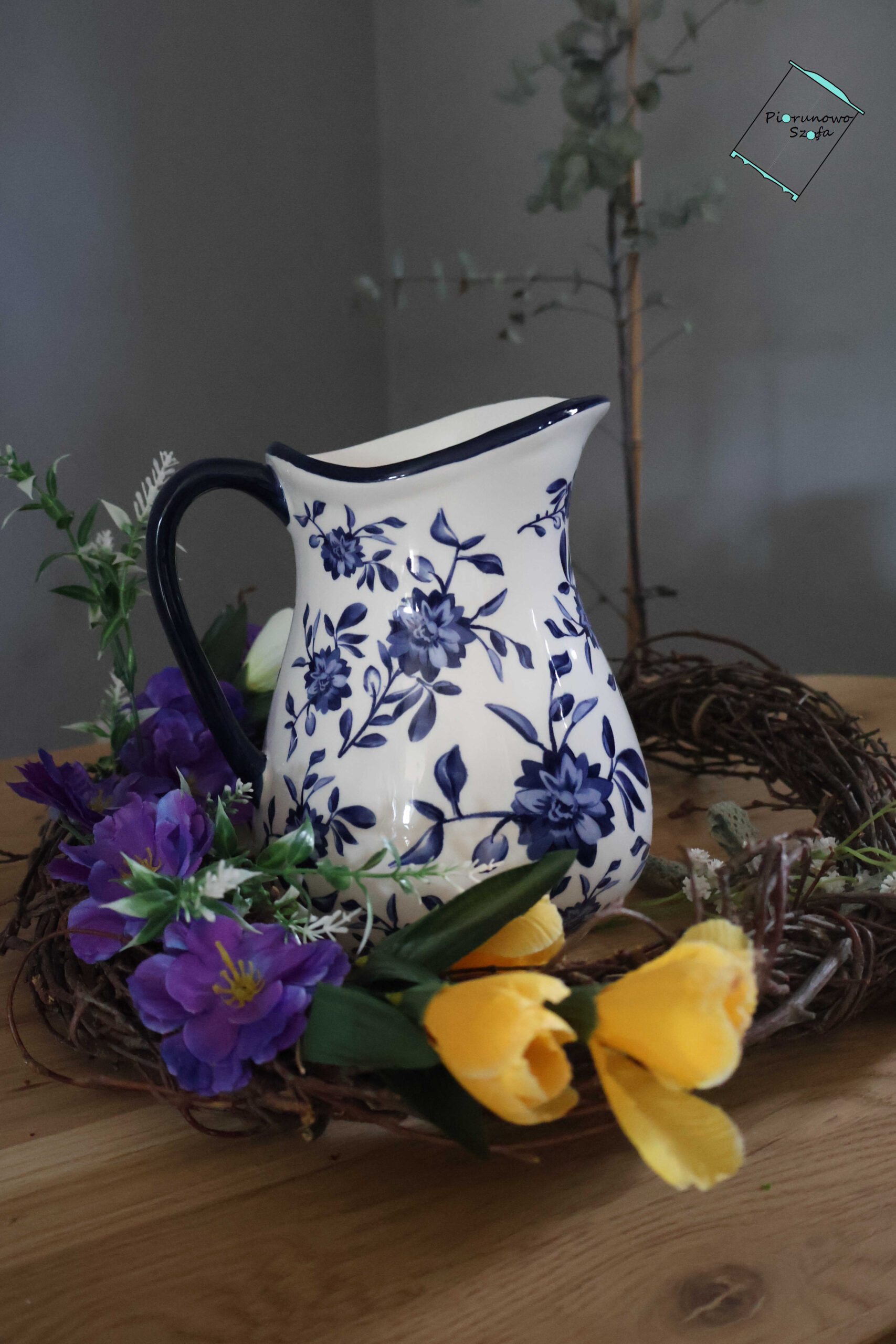 Ceramiczny Dzbanek w Stylu Vintage z Kwiatowym Wzorem