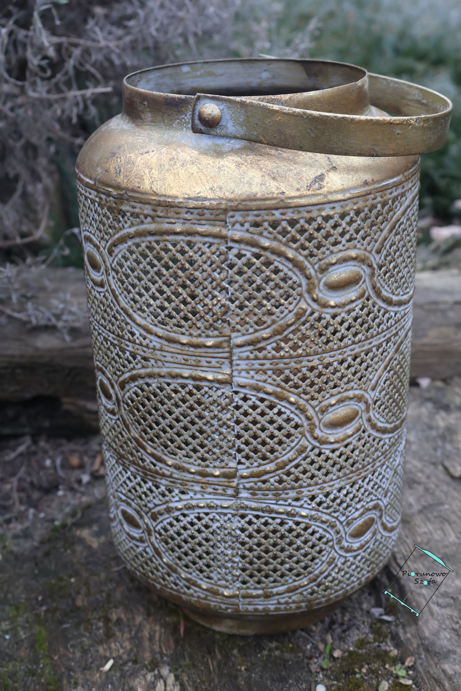 Dekoracyjny lampion metalowy w stylu vintage