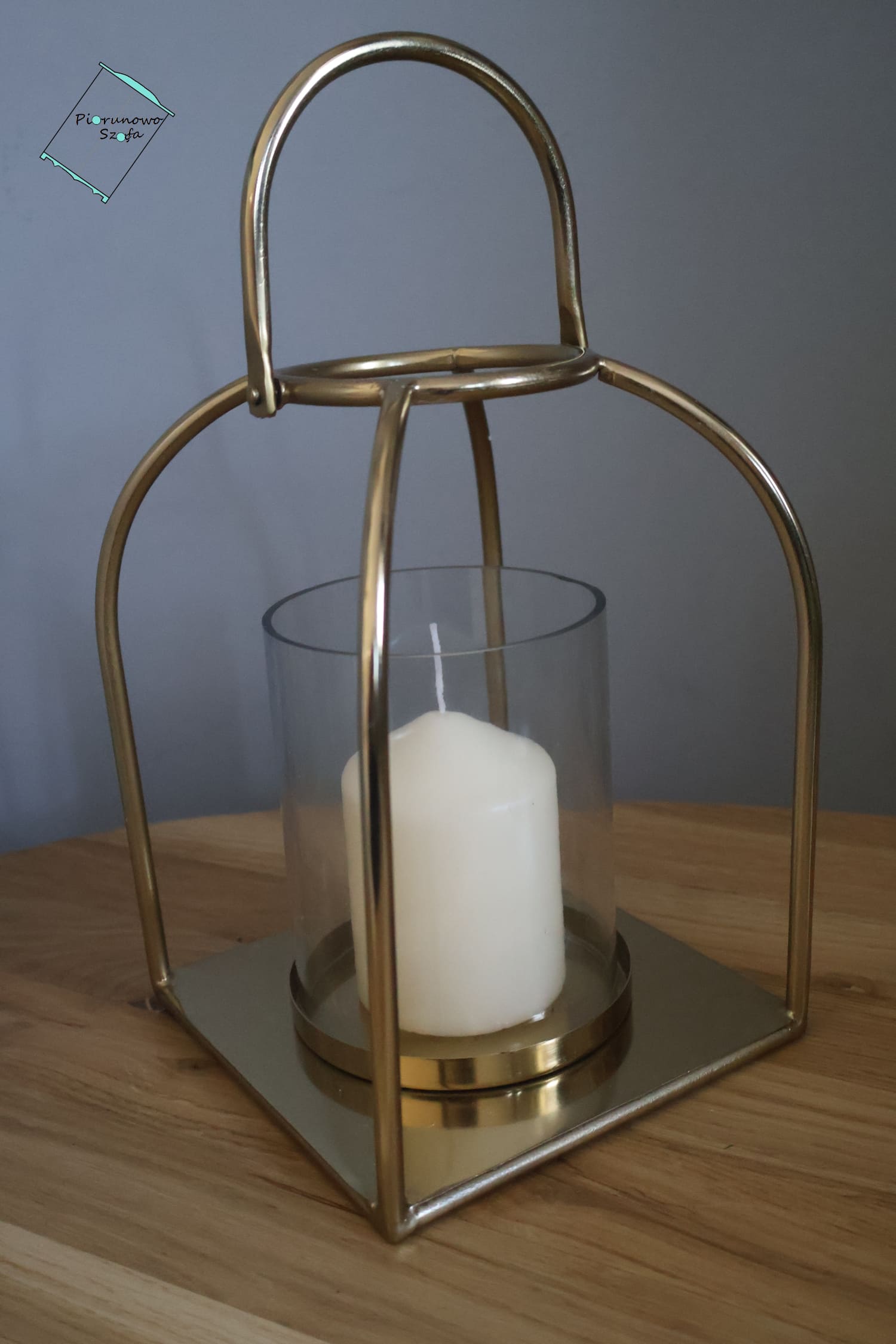 Złoty lampion metalowy z uchwytem glamour