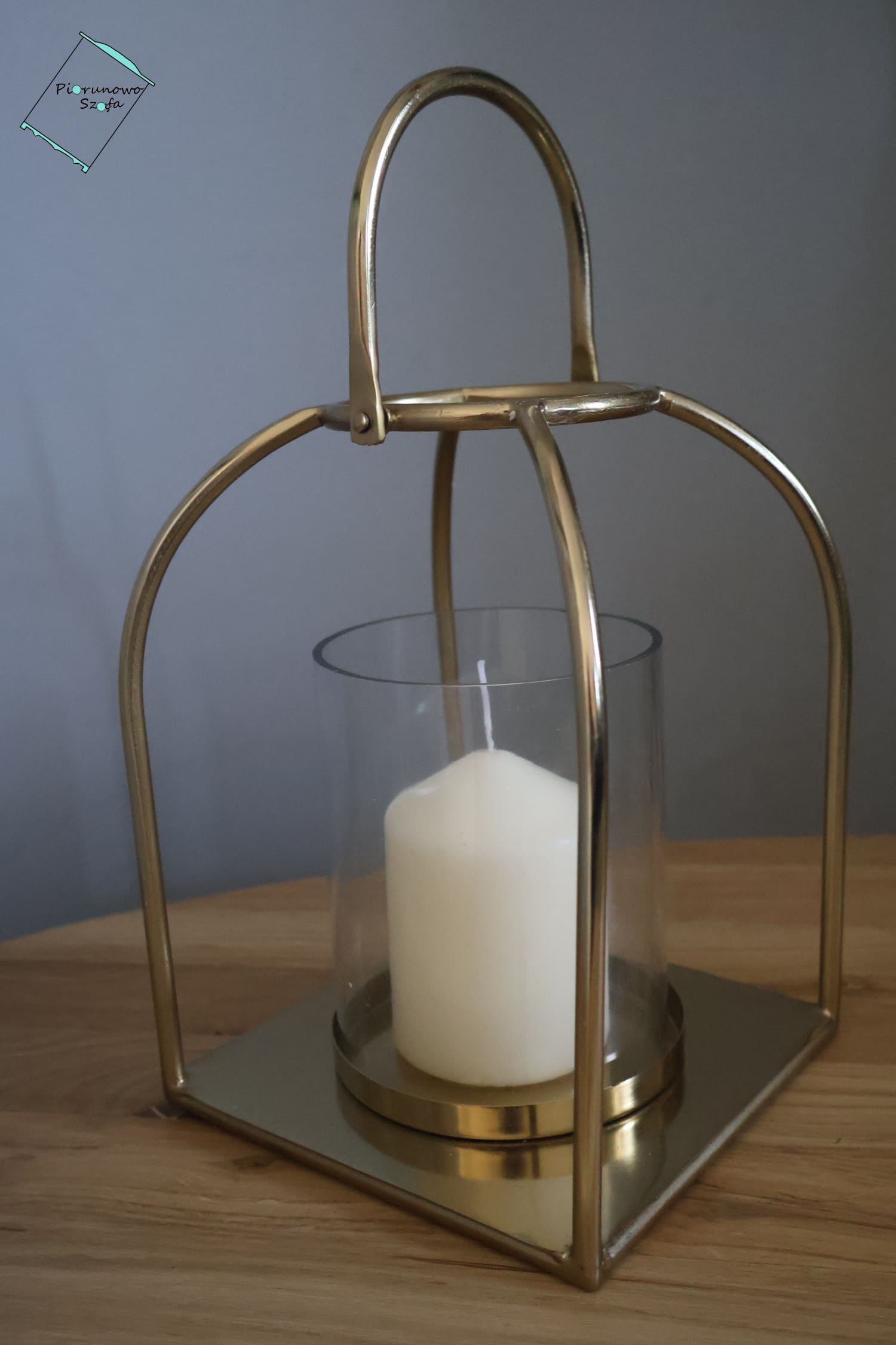 Złoty lampion metalowy z uchwytem glamour