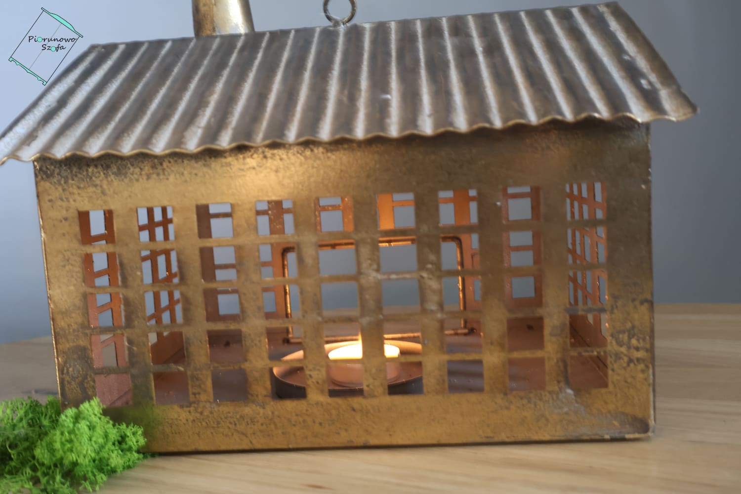 Metalowy lampion Złoty domek na tealighty duży