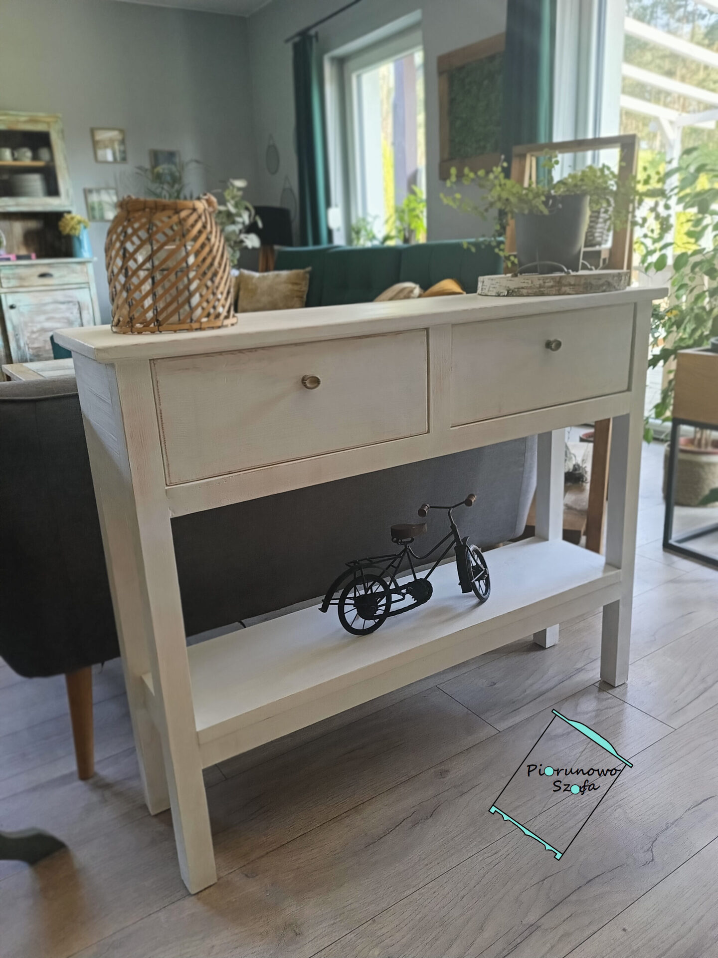 Konsolka komoda drewniana biała przecieranay 2 szufladami vintage regał Mel
