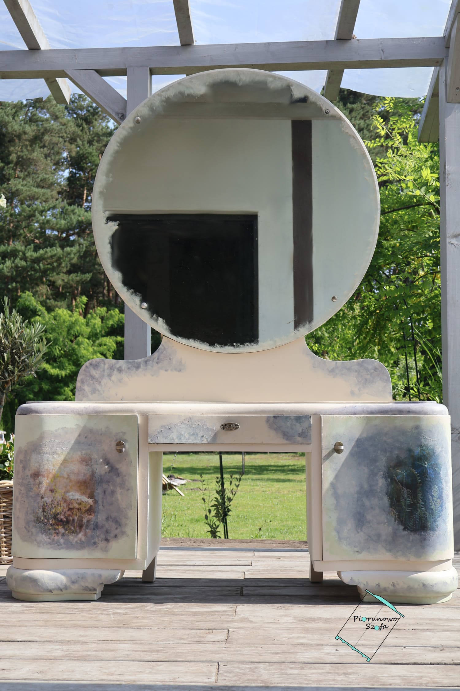 Unikalna toaletka vintage z dużym lustrem – oryginalny styl retro!