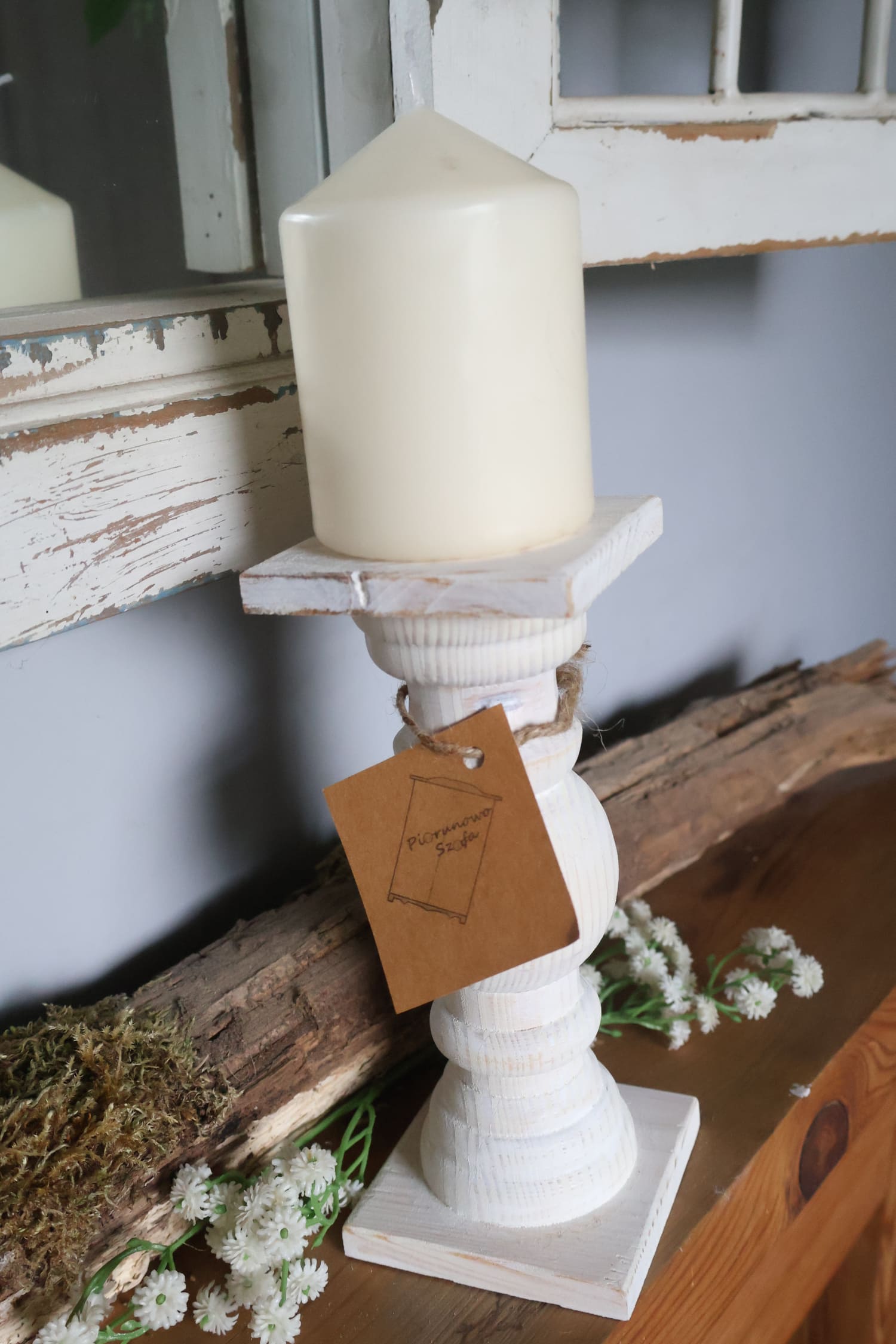Świecznik drewniany biały przecierany 18 cm