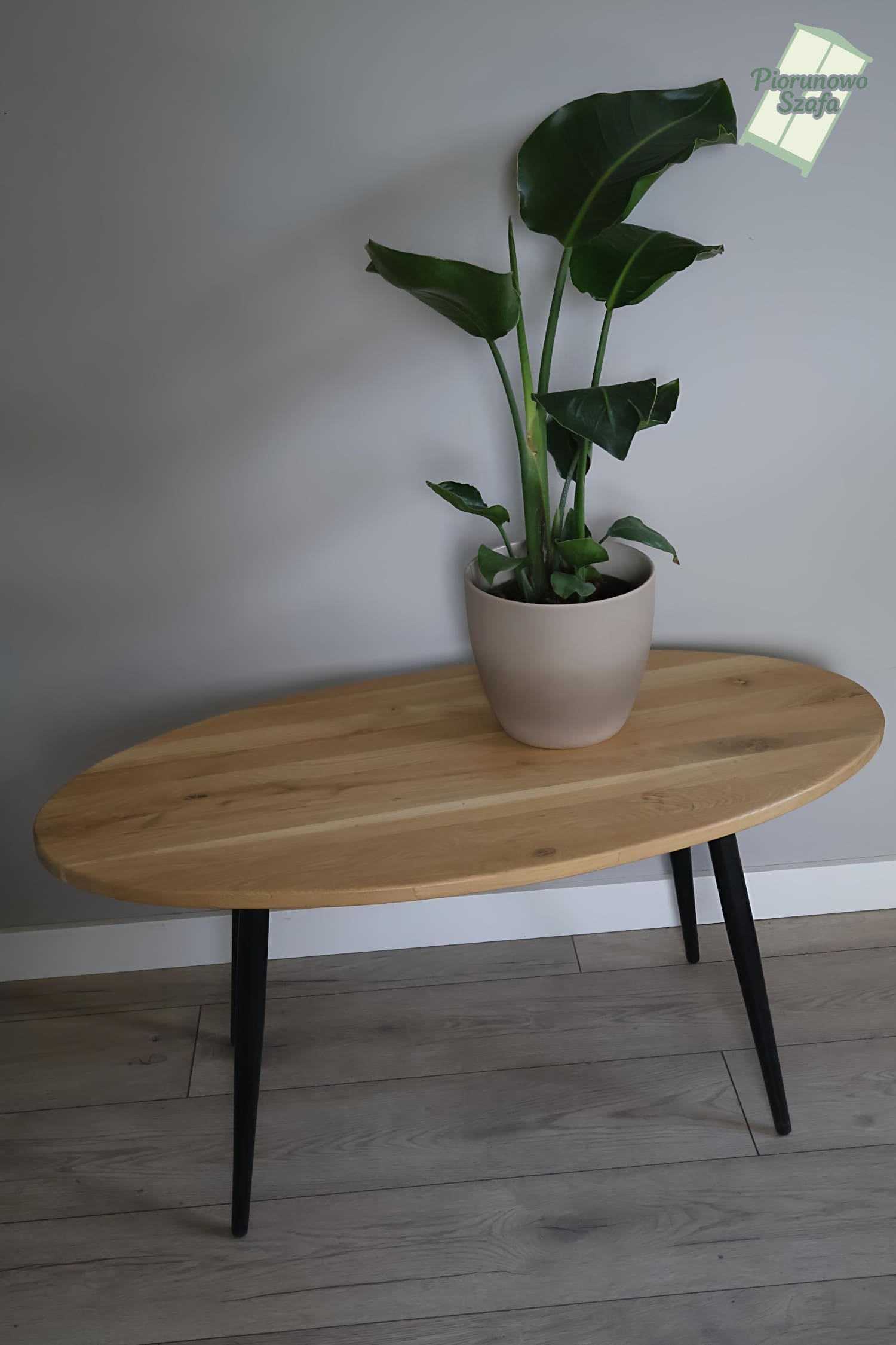 Stolik kawowy drewniany z czarnymi nogami jajo – nowoczesny stolik skandynawski