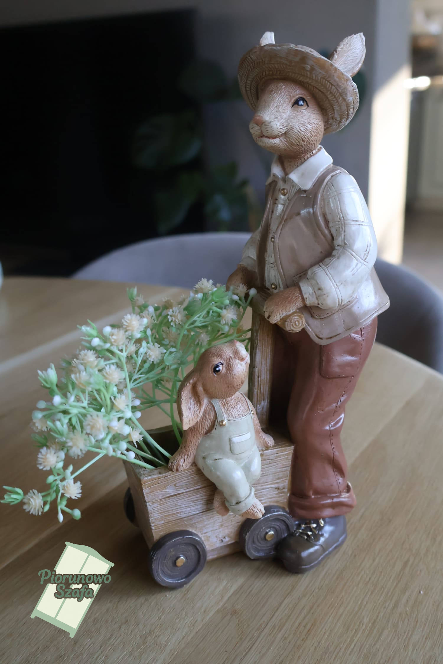 Figurka Pan królik z wózkiem
