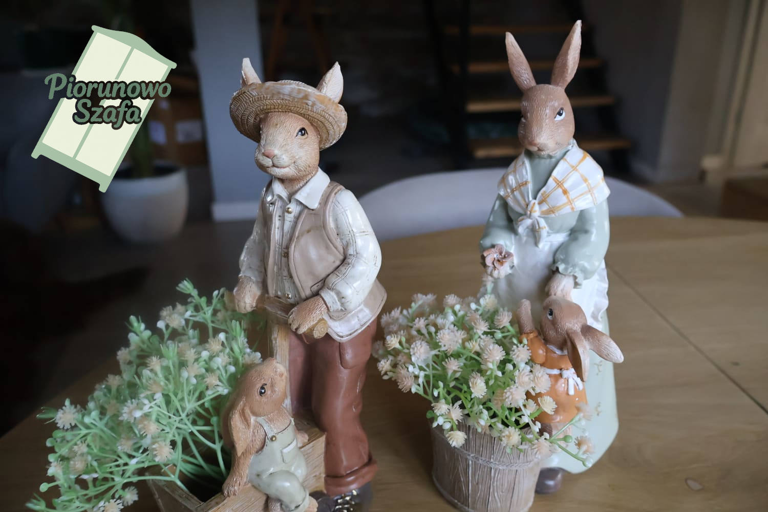 Figurka Pani królik z kwiatami