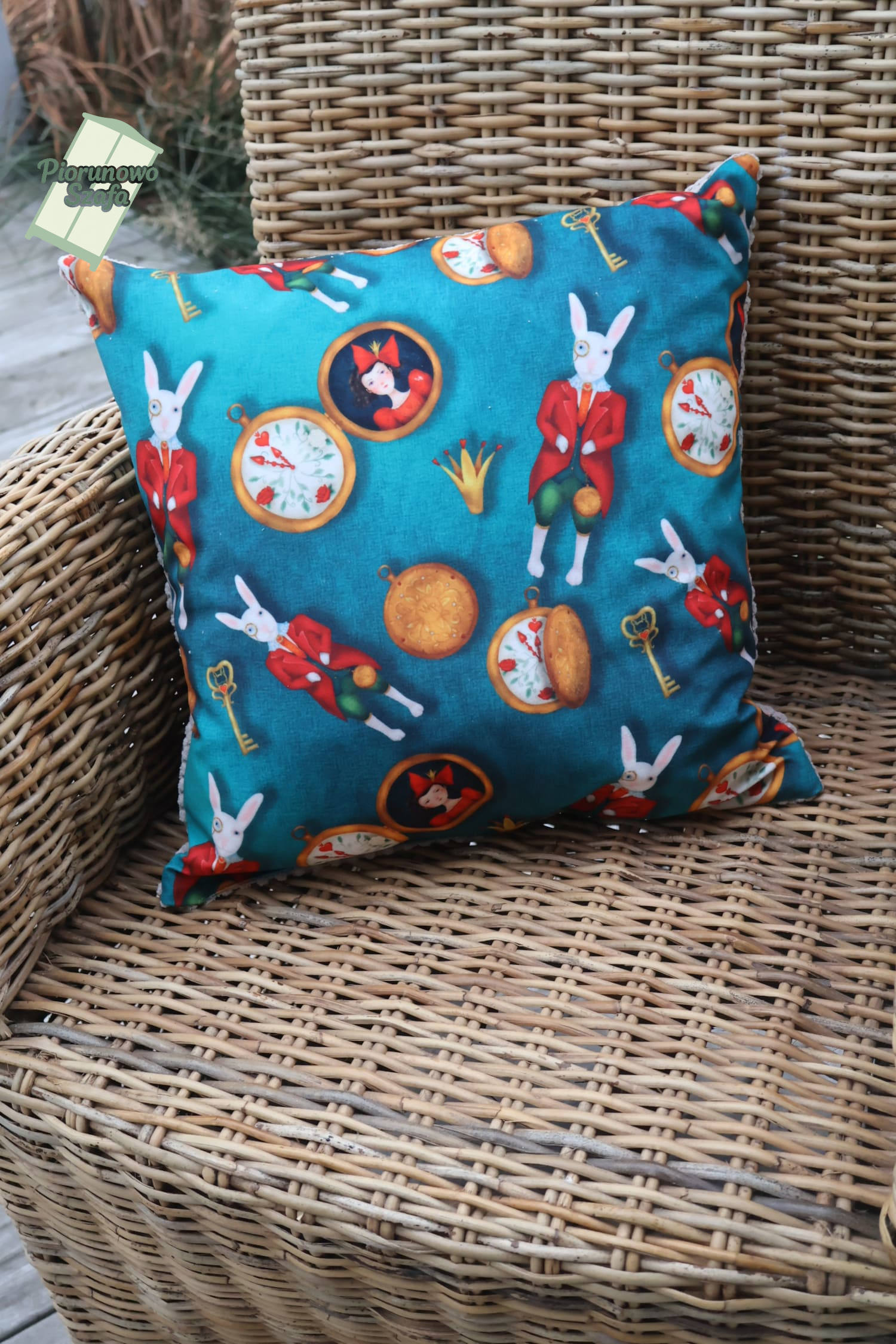 Poduszka dekoracyjna z wypełnieniem, Alicja w krainie czarów