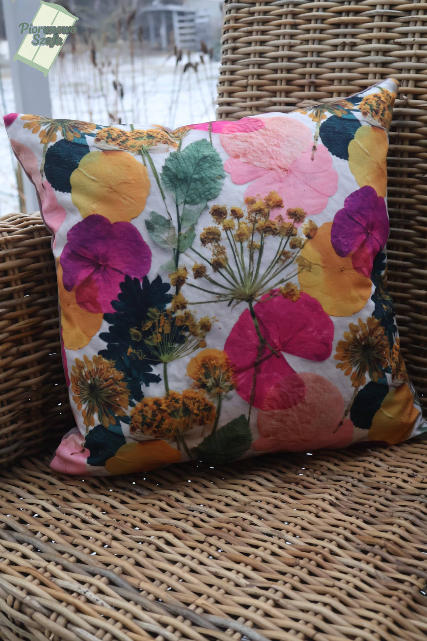 Poduszka dekoracyjna z wypełnieniem, wzór kwiatowy