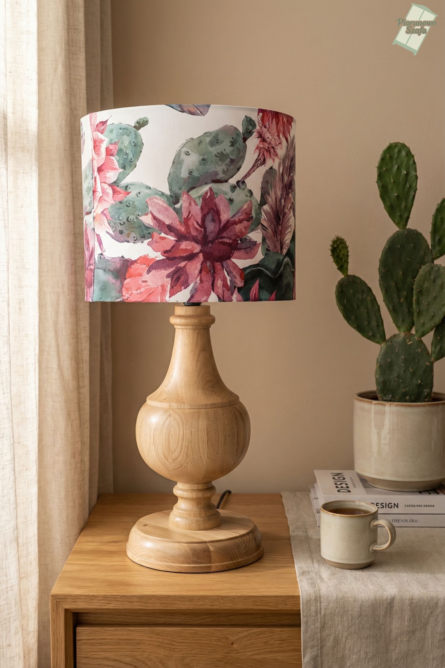 Lampa stołowa drewniana z abażurem w kwiaty – dekoracyjna lampa nocna do salonu i sypialni