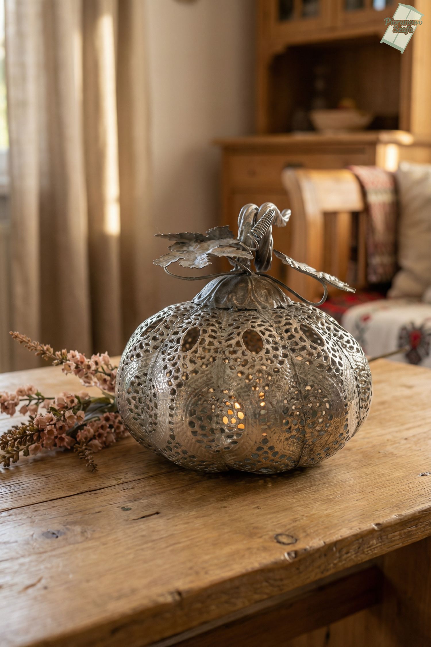 Lampion dekoracyjny „Dynia” – ażurowy metalowy